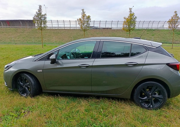 Opel Astra cena 53400 przebieg: 77000, rok produkcji 2017 z Wrocław małe 232